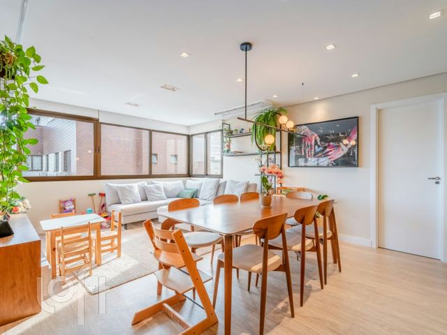 Apartamento com 96m², 3 dormitórios, 1 suíte, 3 vagas, Bom Fim em Porto Alegre