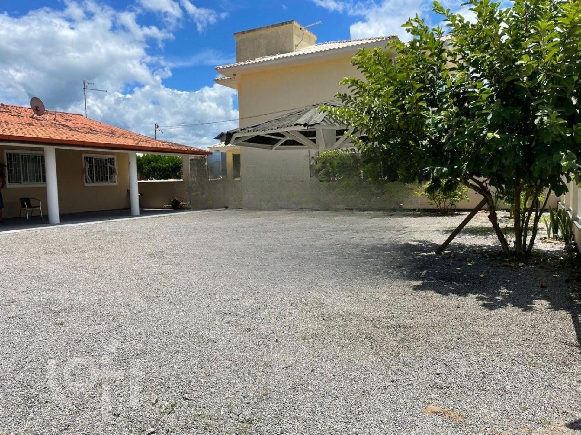 Casa à venda em Pinheira com 190 m², 4 quartos, 4 vagas
