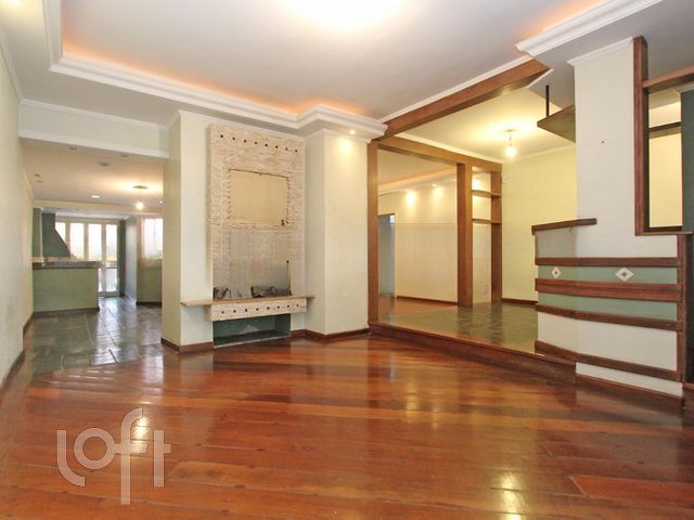 Casa com 206m², 3 dormitórios, 1 suíte, 2 vagas, Jardim Botânico em Porto Alegre