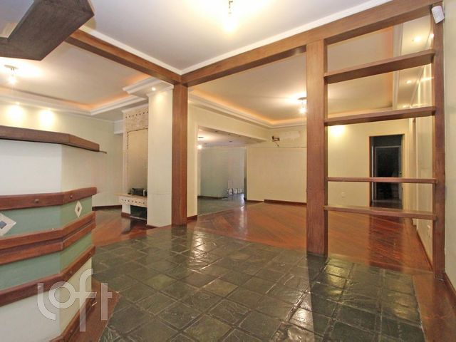 Casa com 206m², 3 dormitórios, 1 suíte, 2 vagas, Jardim Botânico em Porto Alegre