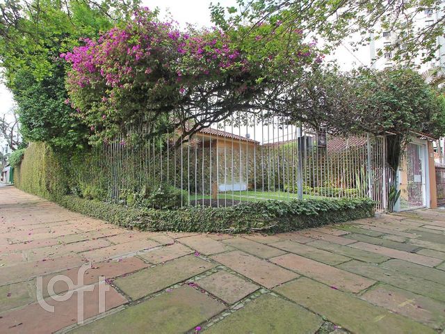 Casa com 206m², 3 dormitórios, 1 suíte, 2 vagas, Jardim Botânico em Porto Alegre