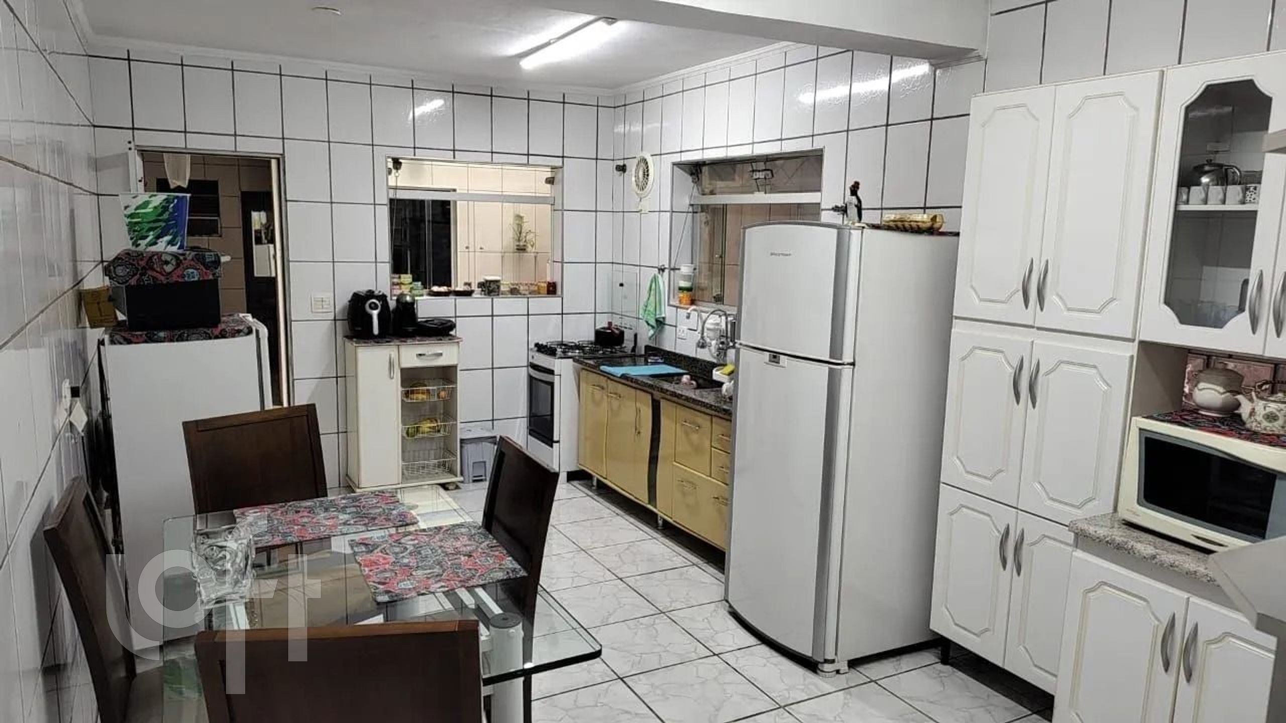 Casa à venda com 4 quartos, 250m² - Foto 2