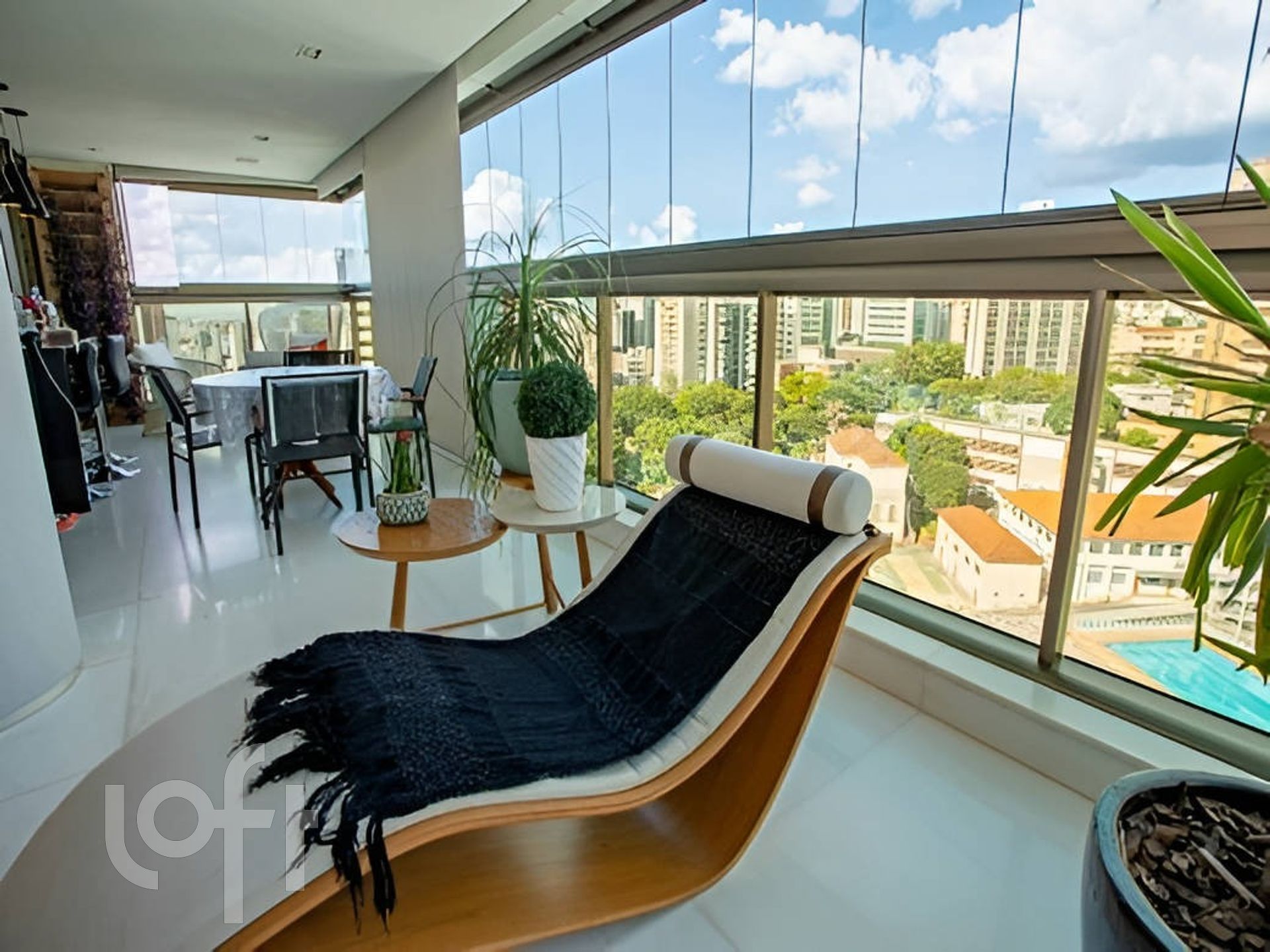 Apartamento à venda com 4 quartos, 247m² - Foto 2