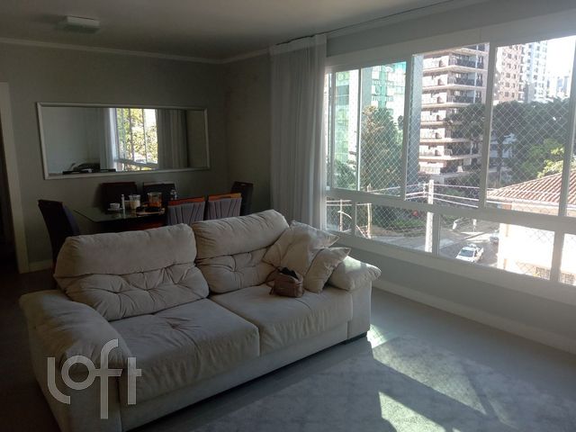 Apartamento com 118m², 3 dormitórios, 1 suíte, 2 vagas, Petrópolis em Porto Alegre
