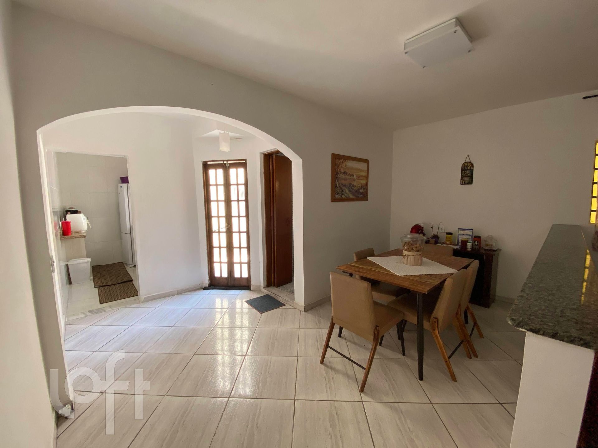 Casa à venda com 3 quartos, 220m² - Foto 1