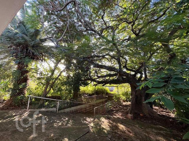 Casa com 397m², 4 dormitórios, 1 suíte, 4 vagas, Chácara das Pedras em Porto Alegre