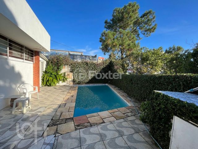 Casa com 397m², 4 dormitórios, 1 suíte, 4 vagas, Chácara das Pedras em Porto Alegre