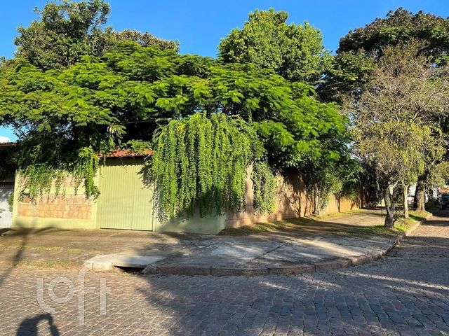 Casa com 397m², 4 dormitórios, 1 suíte, 4 vagas, Chácara das Pedras em Porto Alegre