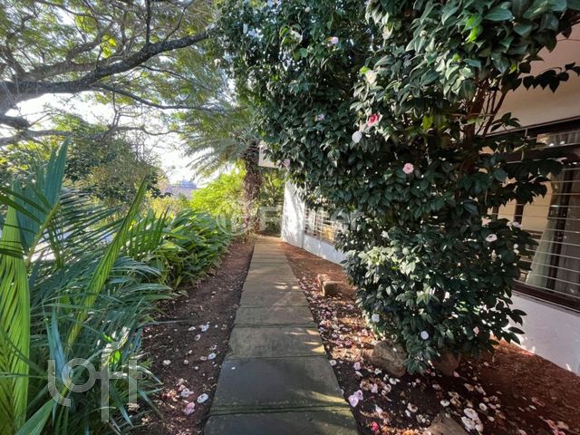 Casa com 397m², 4 dormitórios, 1 suíte, 4 vagas, Chácara das Pedras em Porto Alegre