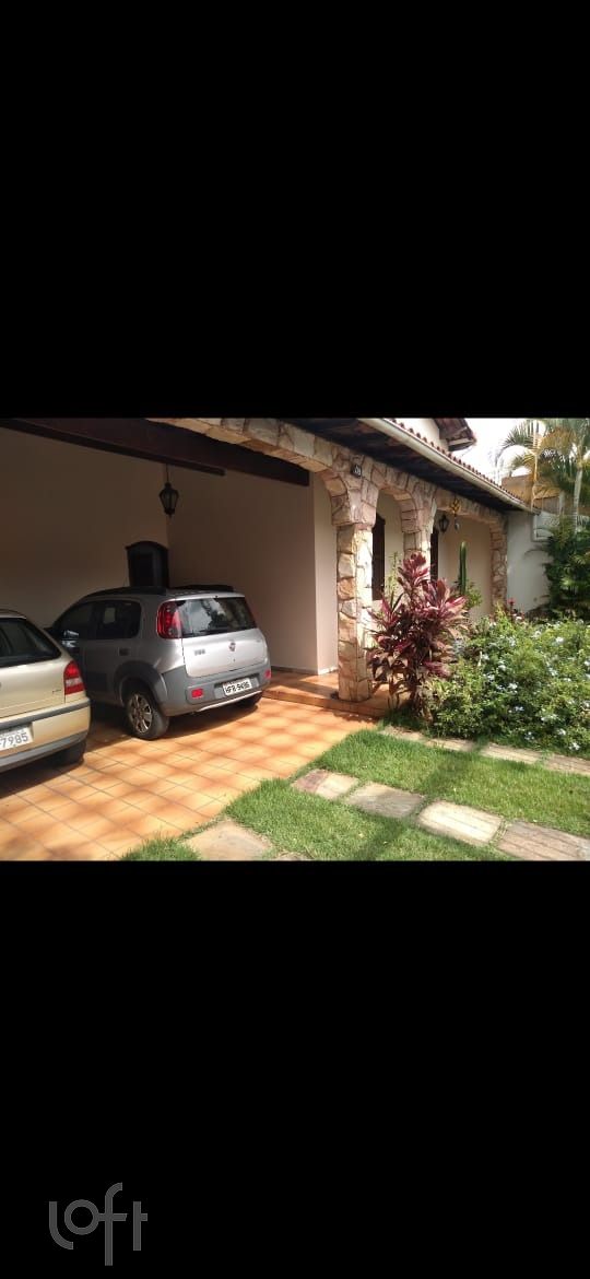 Casa à venda com 3 quartos, 256m² - Foto 1