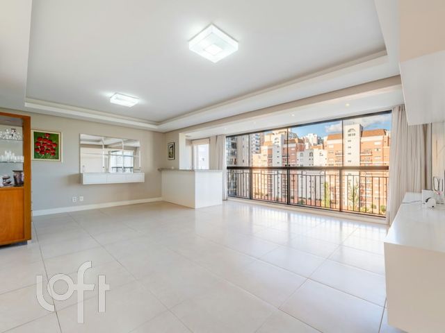 Apartamento com 120m², 3 dormitórios, 1 suíte, 2 vagas, Jardim Europa em Porto Alegre