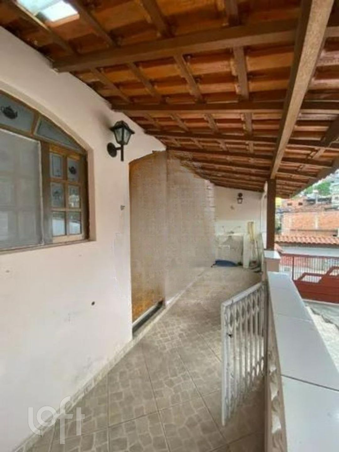 Casa à venda com 4 quartos, 250m² - Foto 2