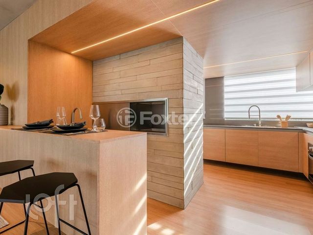 Apartamento com 98m², 3 dormitórios, 1 suíte, 2 vagas, Petrópolis em Porto Alegre