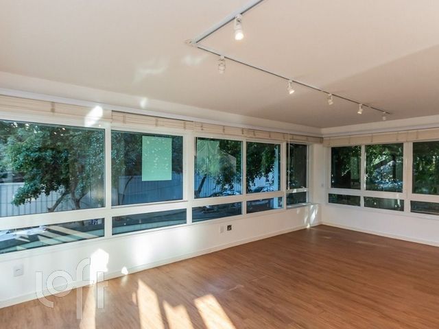 Apartamento com 197m², 3 dormitórios, 3 suítes, 4 vagas, Rio Branco em Porto Alegre