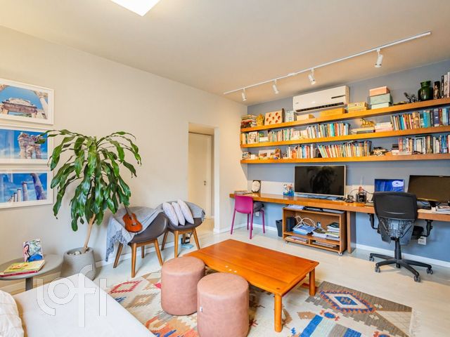 Apartamento com 81m², 2 dormitórios, 1 suíte, 1 vaga, Rio Branco em Porto Alegre