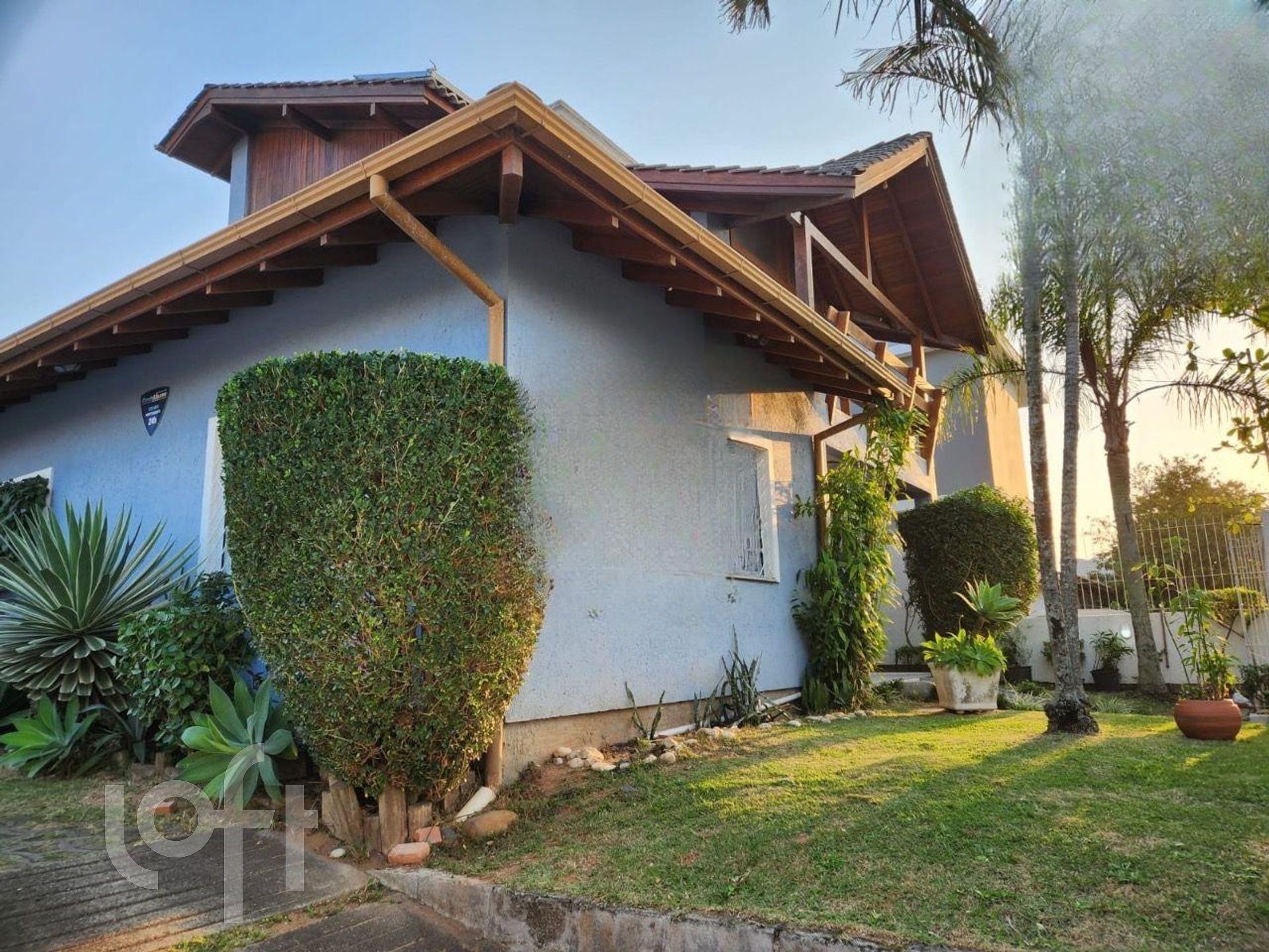 Casa Residencial com 140m², 3 quartos, 1 suíte, 4 garagens, no bairro Campeche Sul em Florianópolis