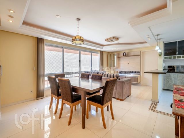 Apartamento com 91m², 3 dormitórios, 1 suíte, 2 vagas, Menino Deus em Porto Alegre