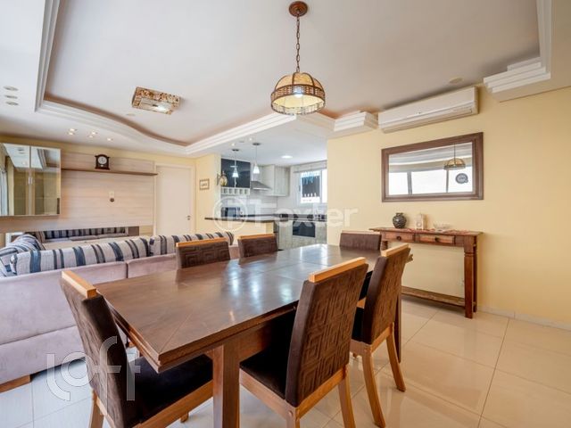 Apartamento com 91m², 3 dormitórios, 1 suíte, 2 vagas, Menino Deus em Porto Alegre