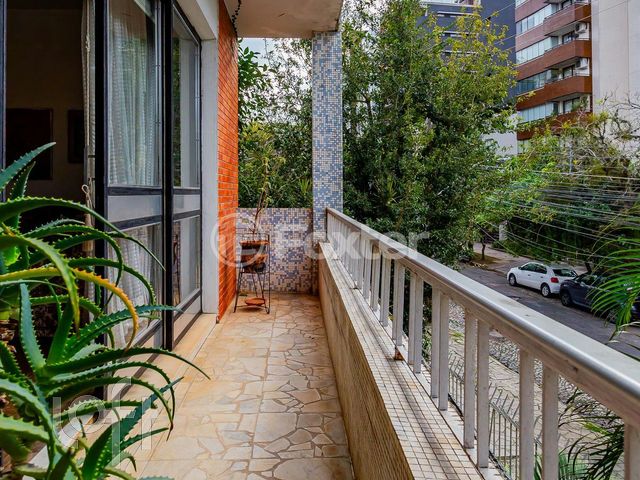 Apartamento com 193m², 3 dormitórios, 1 suíte, 1 vaga, Rio Branco em Porto Alegre