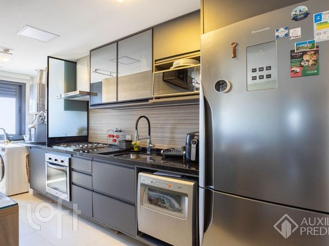 Apartamento com 81m², 3 dormitórios, 3 vagas, Santana em Porto Alegre