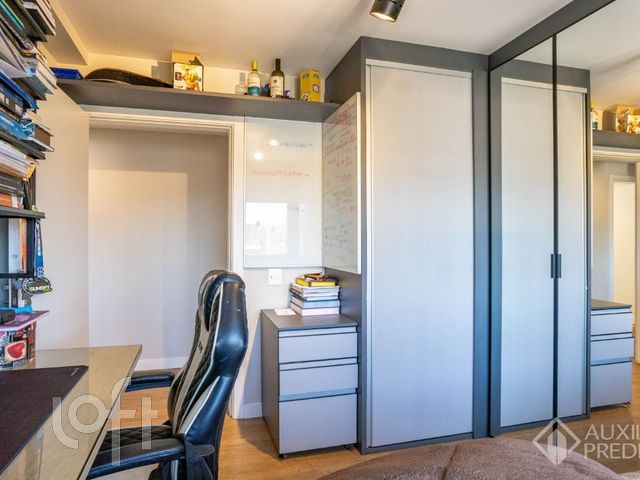 Apartamento com 81m², 3 dormitórios, 3 vagas, Santana em Porto Alegre