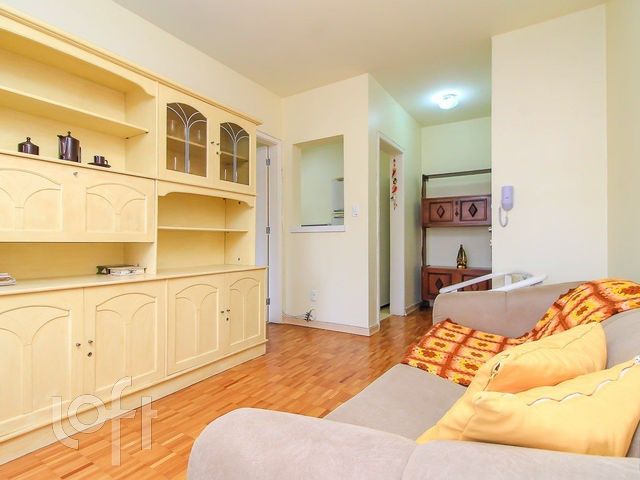 Apartamento com 86m², 3 dormitórios, 1 suíte, 1 vaga, Rio Branco em Porto Alegre