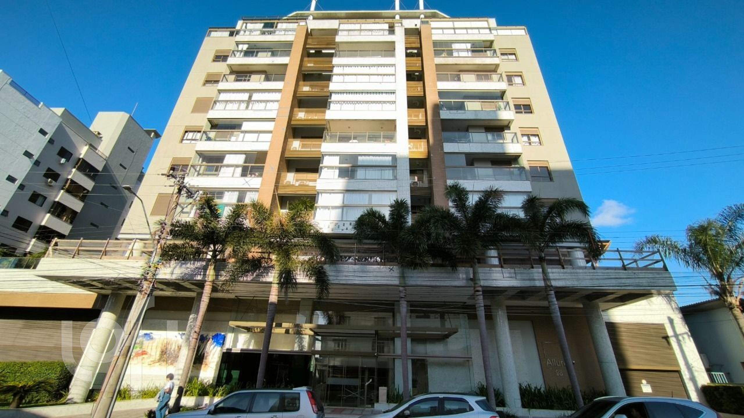 Cobertura duplex de 3 suítes e 3 vagas no Balneário do Estreito em Florianopolis - SC