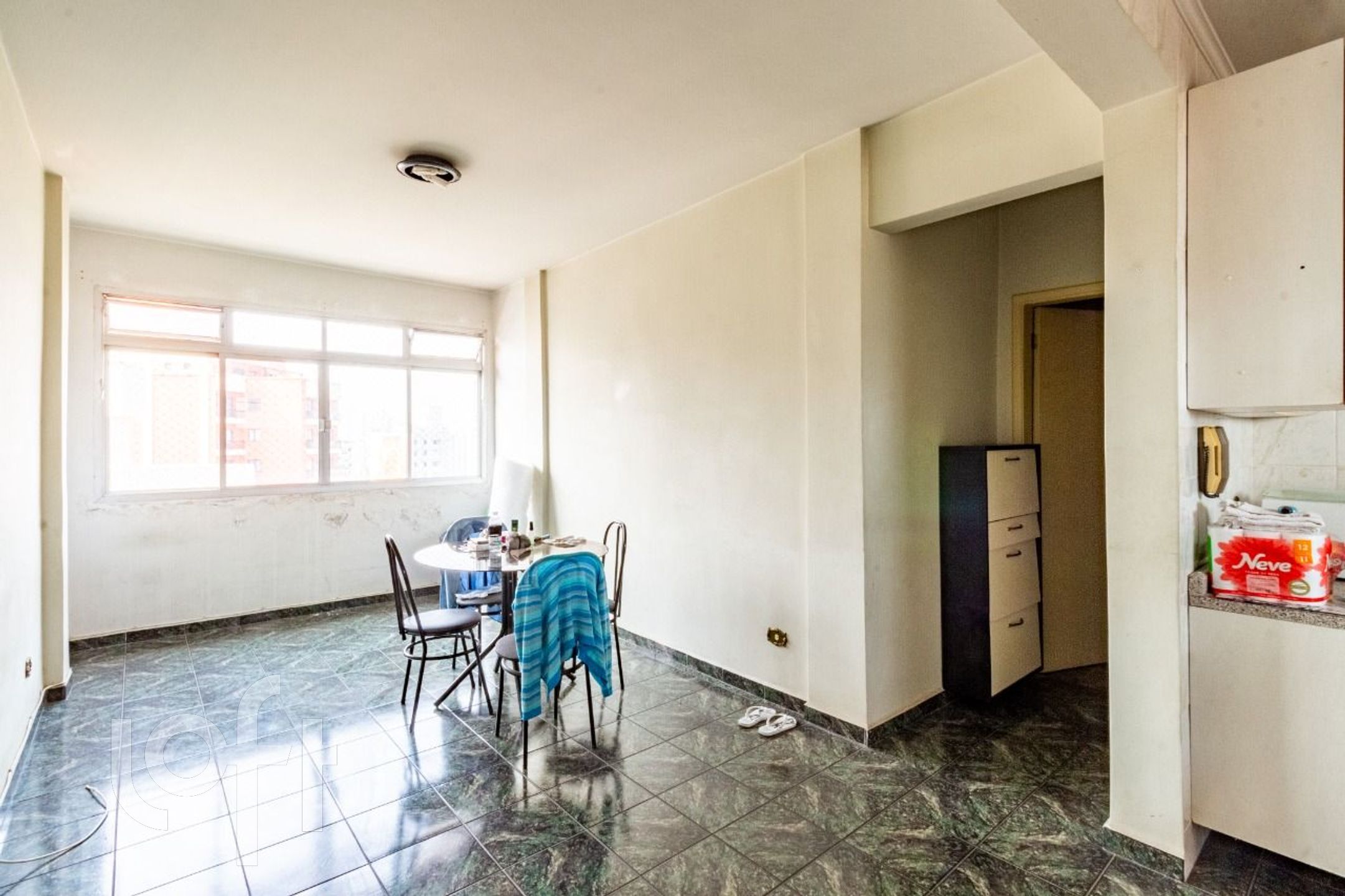 Apartamento à venda com 1 quarto, 42m² - Foto 1