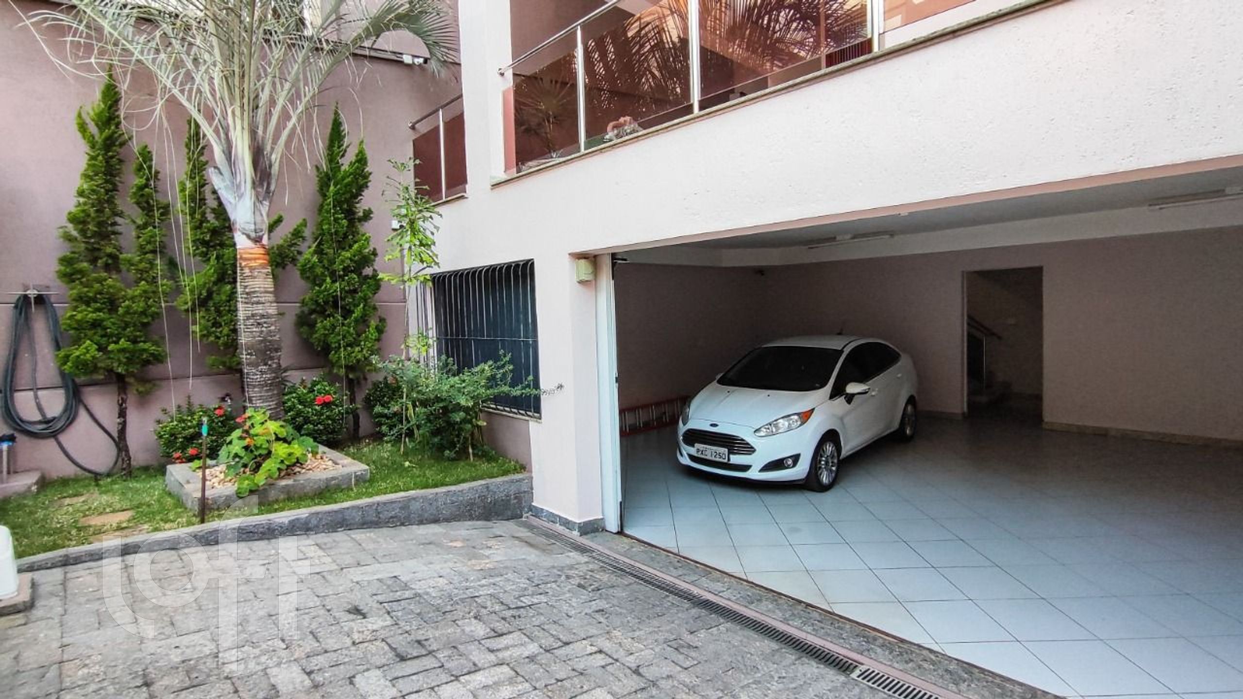 Casa à venda com 3 quartos, 354m² - Foto 1