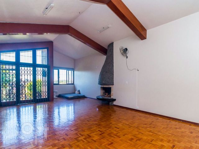 Casa com 350m², 4 dormitórios, 4 vagas, Três Figueiras em Porto Alegre