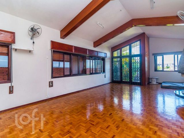 Casa com 350m², 4 dormitórios, 4 vagas, Três Figueiras em Porto Alegre