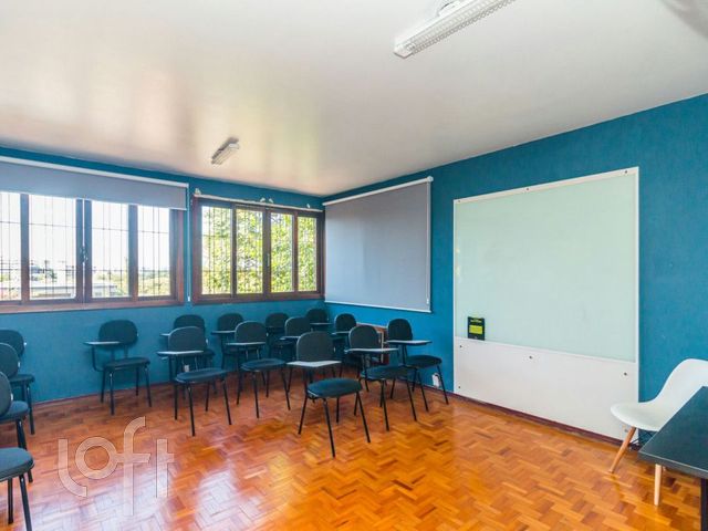 Casa com 350m², 4 dormitórios, 4 vagas, Três Figueiras em Porto Alegre