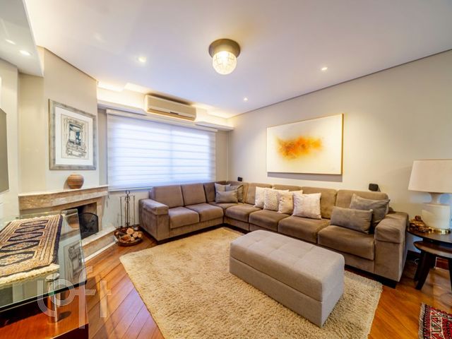 Apartamento com 120m², 3 dormitórios, 1 suíte, 2 vagas, Higienópolis em Porto Alegre