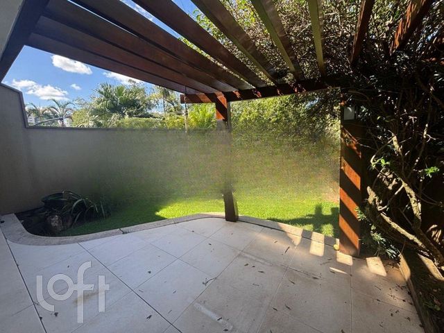 Casa em Condomínio com 318m², 3 dormitórios, 1 suíte, 3 vagas, Três Figueiras em Porto Alegre