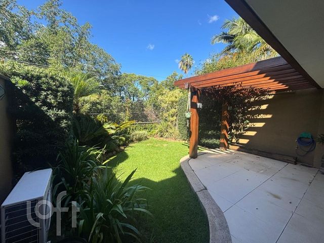 Casa em Condomínio com 318m², 3 dormitórios, 1 suíte, 3 vagas, Três Figueiras em Porto Alegre