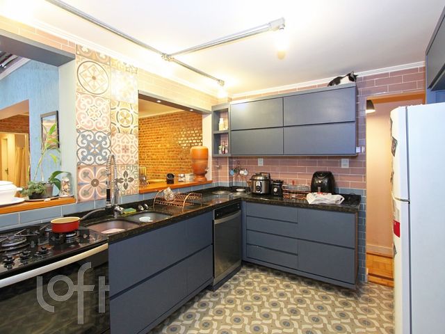 Apartamento com 130m², 4 dormitórios, 1 suíte, Rio Branco em Porto Alegre