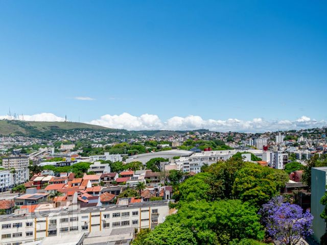 Apartamento com 94m², 3 dormitórios, 1 suíte, 2 vagas, Jardim Botânico em Porto Alegre