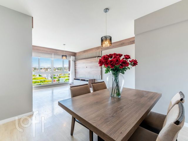 Apartamento com 94m², 3 dormitórios, 1 suíte, 2 vagas, Jardim Botânico em Porto Alegre