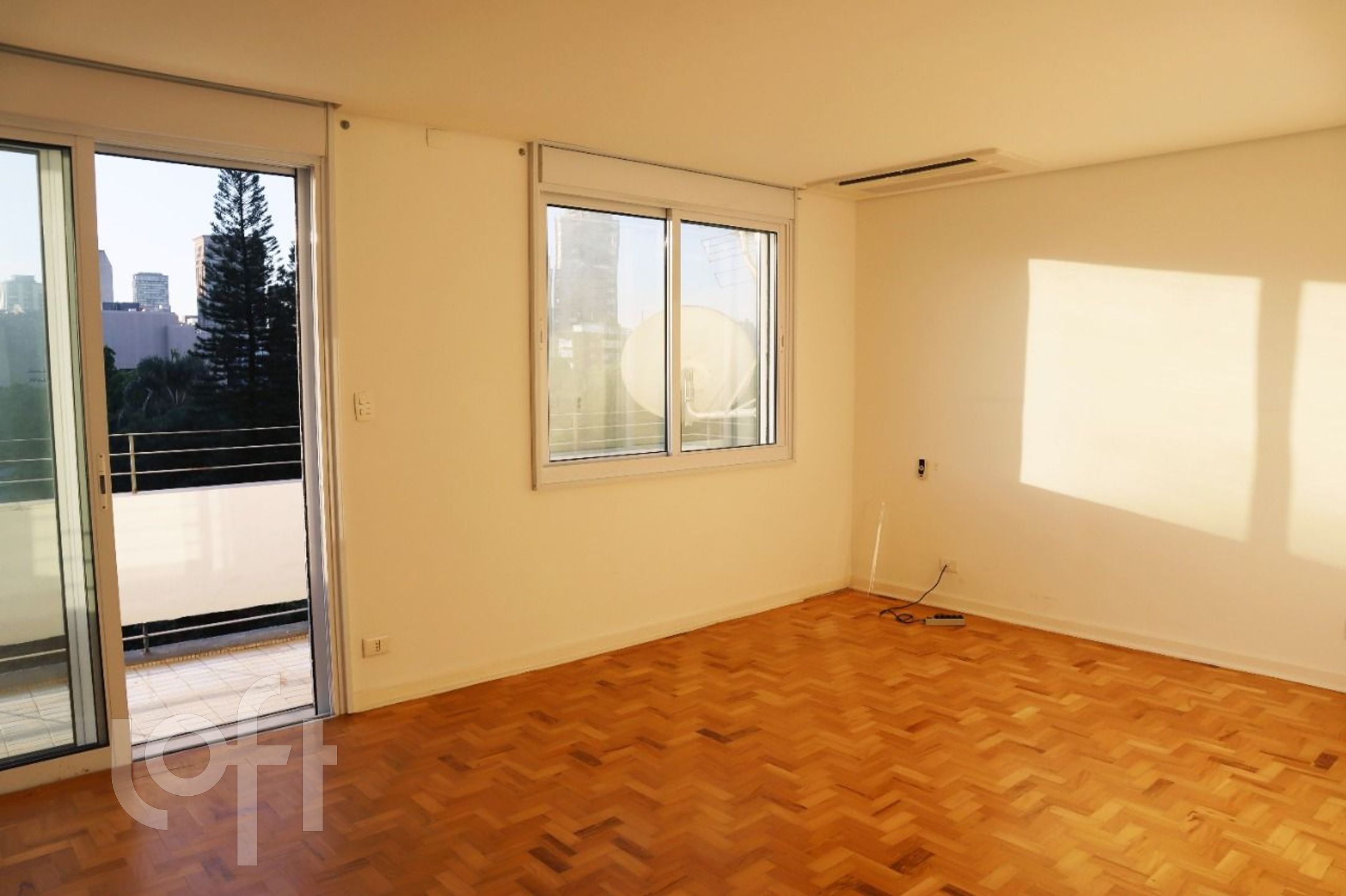 Apartamento à venda com 3 quartos, 169m² - Foto 2