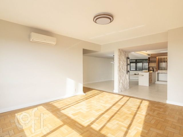 Apartamento com 128m², 3 dormitórios, 3 suítes, 2 vagas, Moinhos de Vento em Porto Alegre