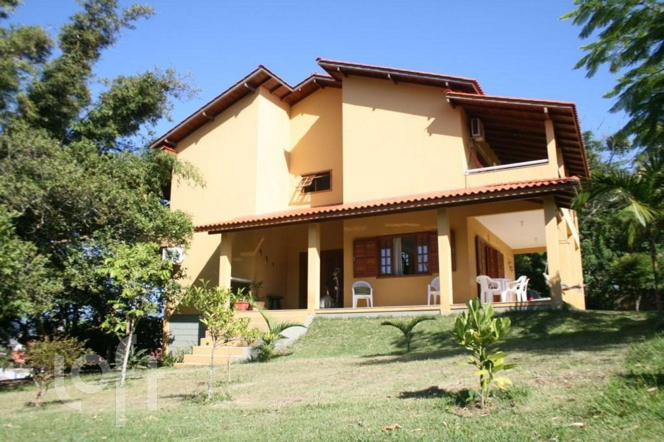 Casa à venda em Pinheira com 1094 m², 4 quartos, 2 suítes, 3 vagas
