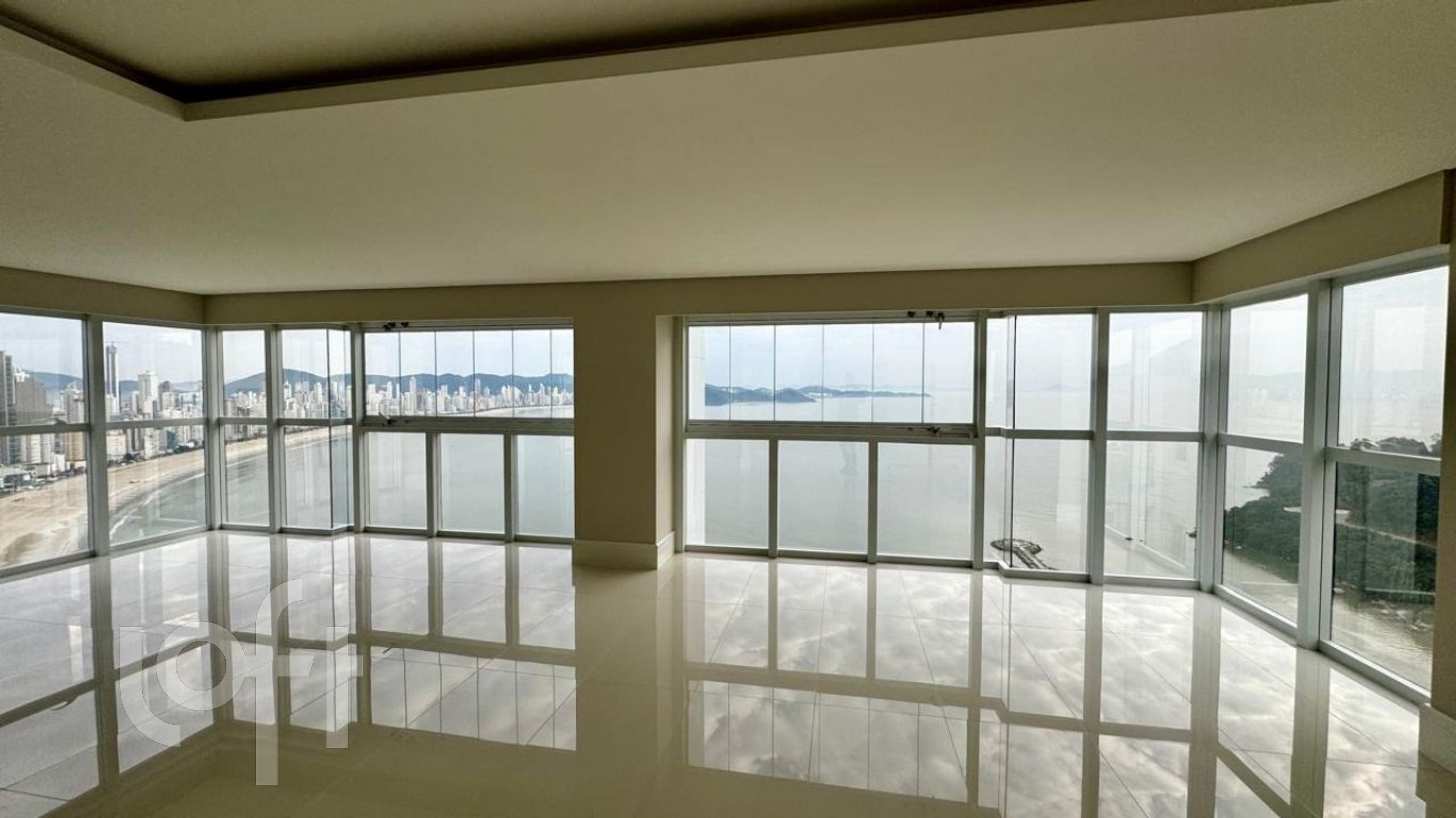 Apartamento à venda em Barra Sul com 237 m², 4 quartos, 4 suítes, 4 vagas