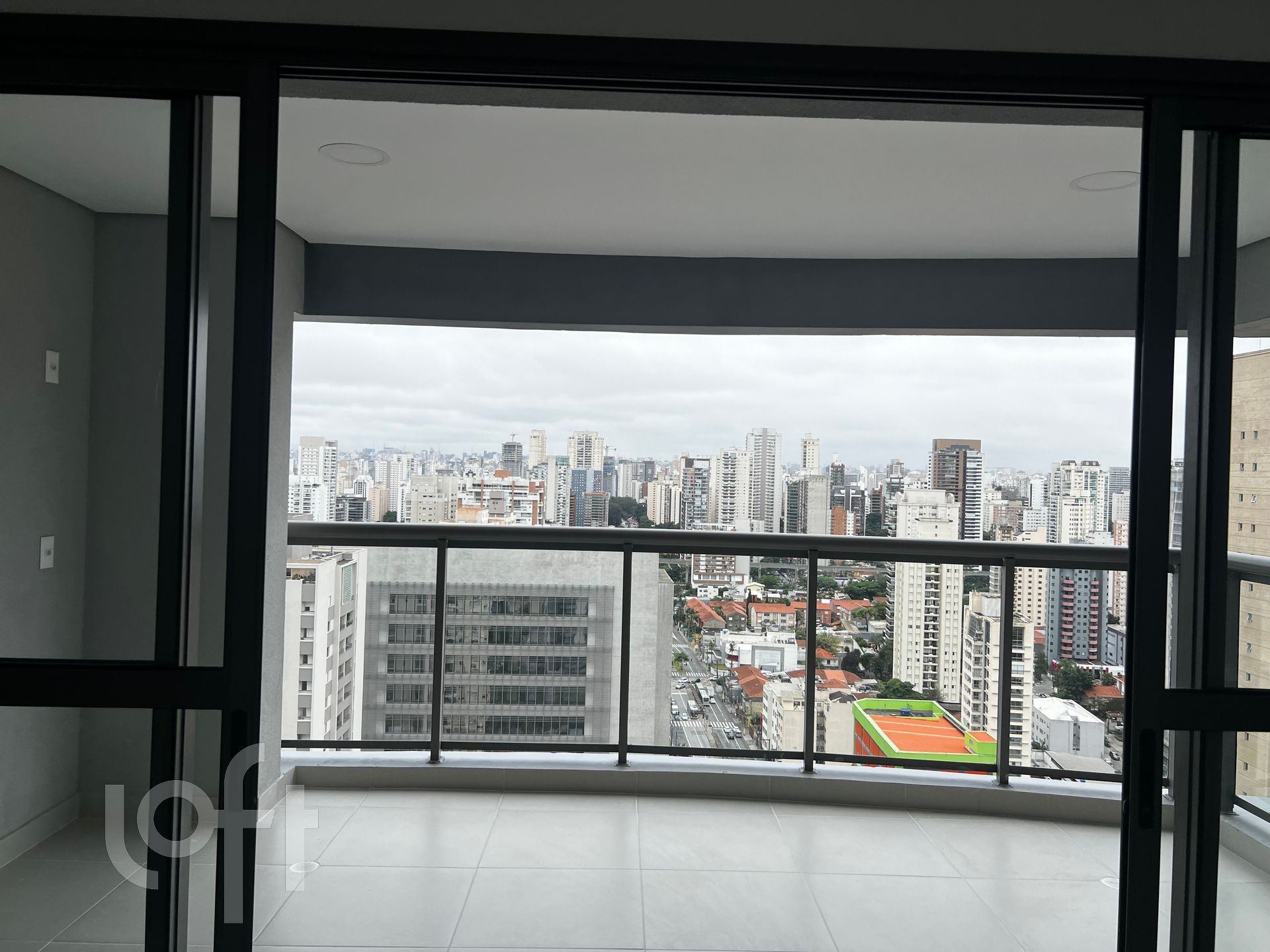 Apartamento à venda com 2 quartos, 81m² - Foto 2