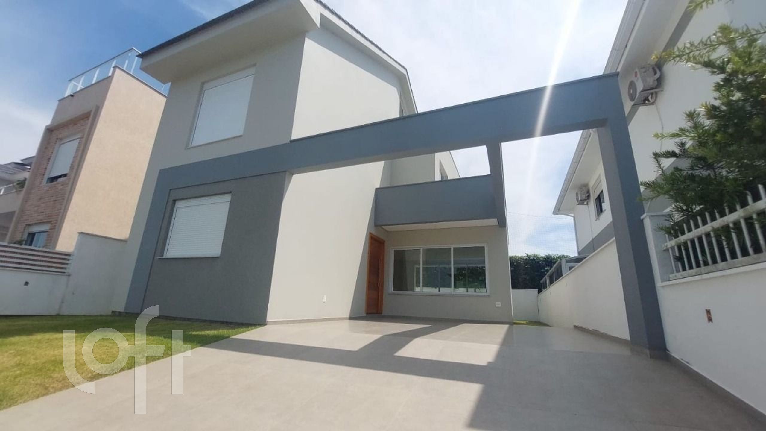 Casa à venda em Campeche Leste com 178 m², 4 quartos, 1 suíte, 2 vagas