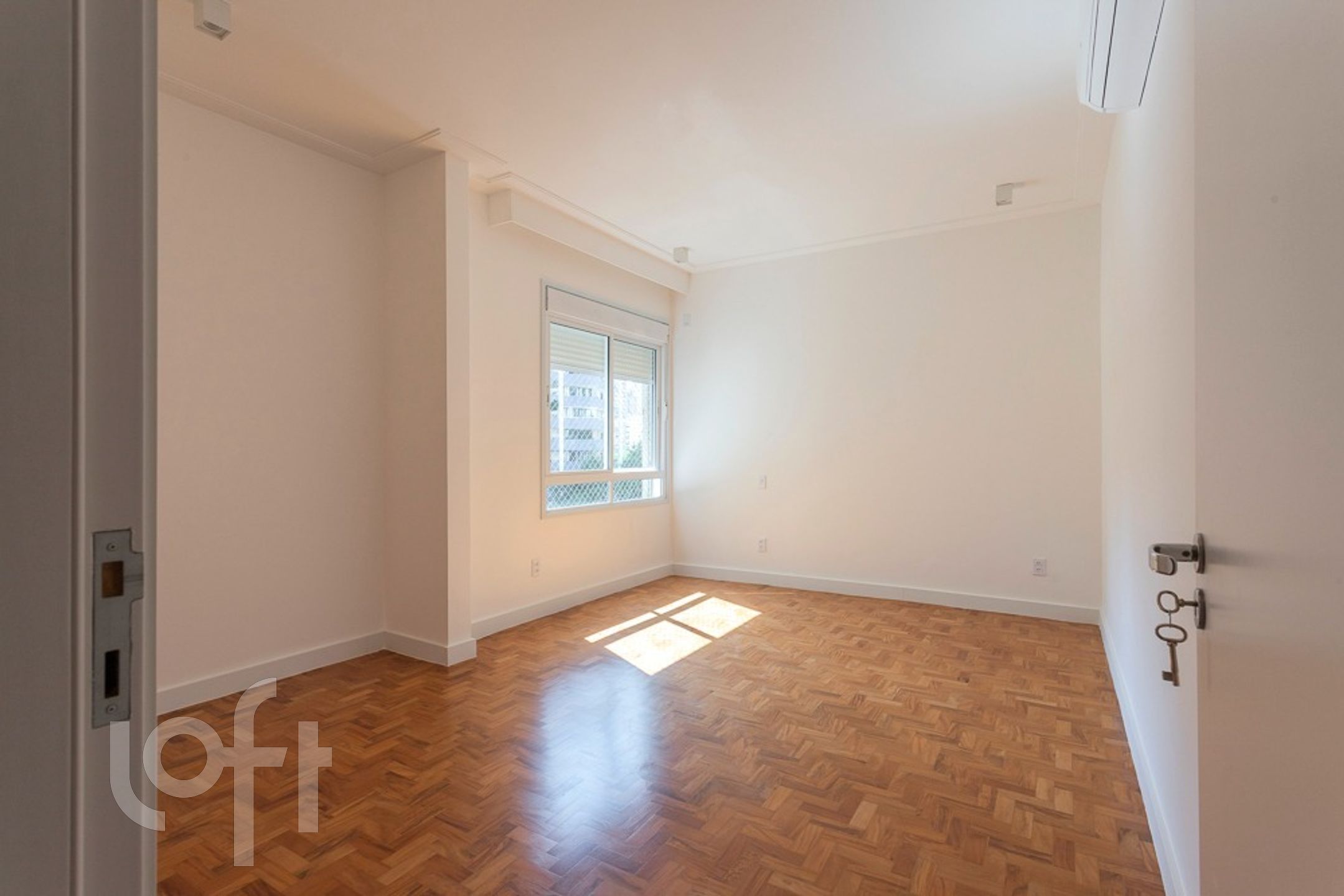 Apartamento à venda com 3 quartos, 209m² - Foto 14