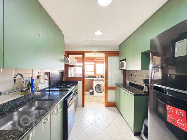 Apartamento com 107m², 3 dormitórios, 1 suíte, 2 vagas, Petrópolis em Porto Alegre