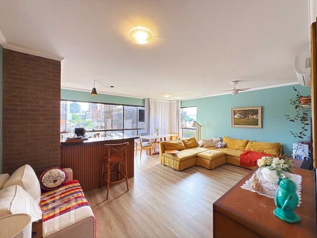 Apartamento com 107m², 3 dormitórios, 1 suíte, 2 vagas, Petrópolis em Porto Alegre