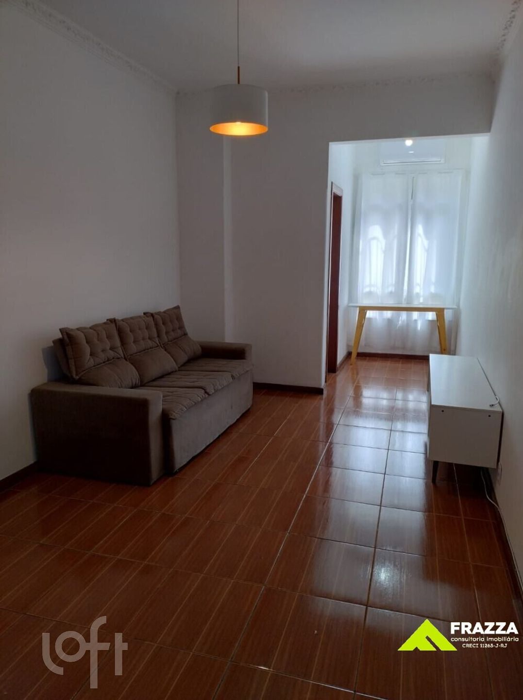 Apartamento à venda com 2 quartos, 70m² - Foto 2