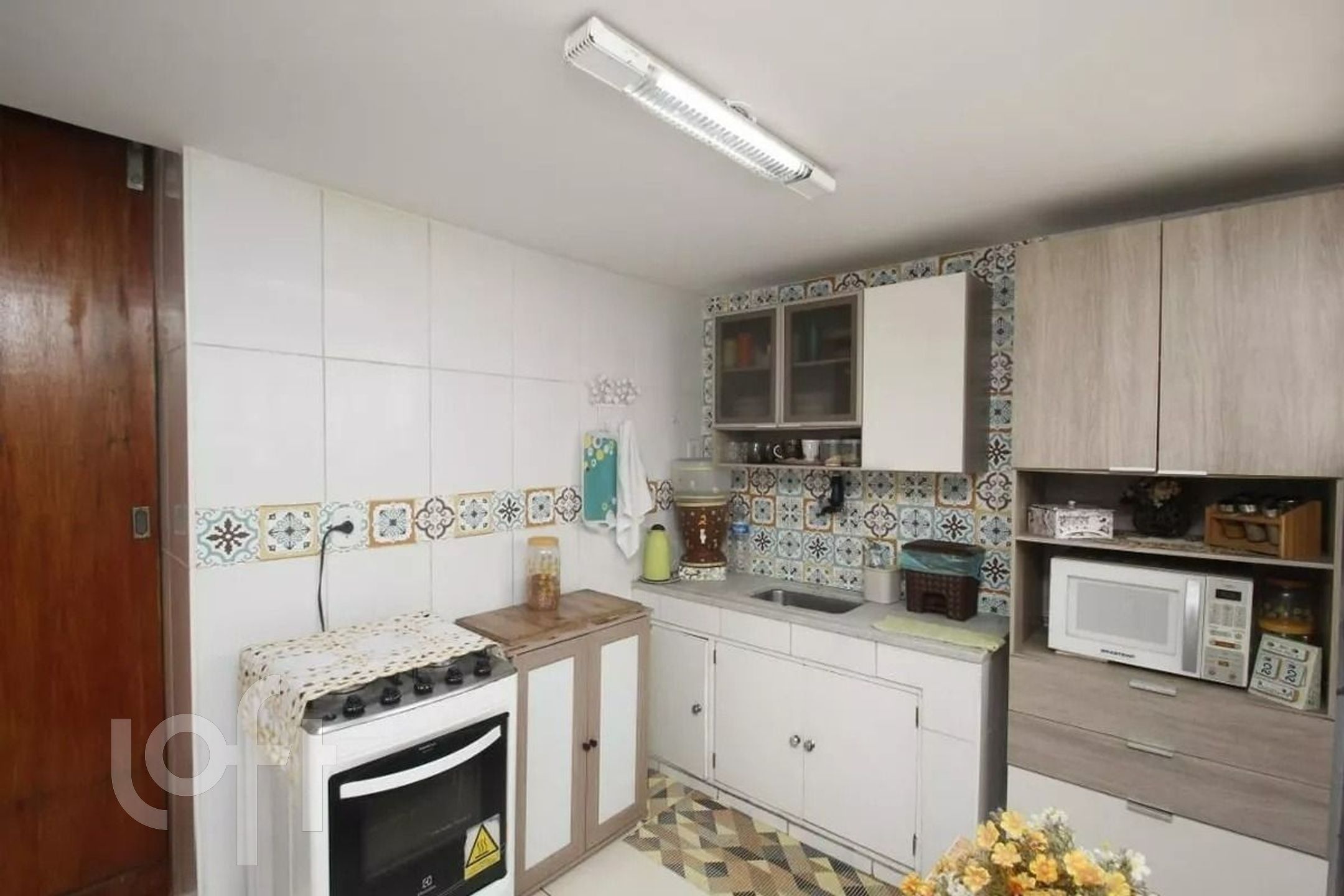 Apartamento à venda com 2 quartos, 75m² - Foto 2