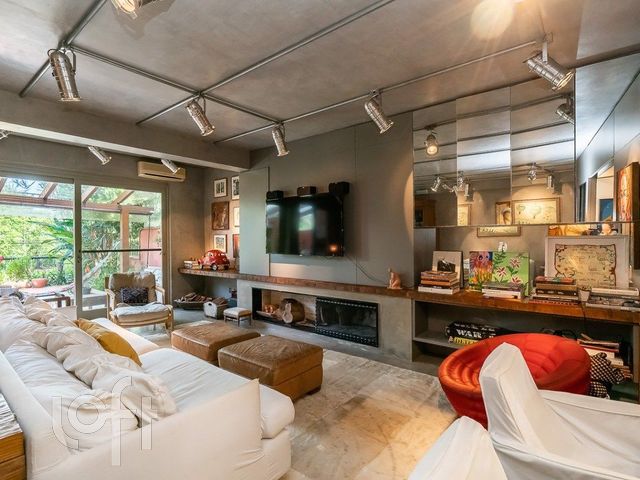 Casa em Condomínio com 329m², 4 dormitórios, 2 suítes, 3 vagas, Três Figueiras em Porto Alegre